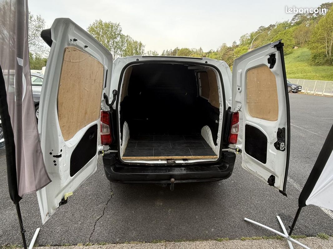 CITROEN BERLINGO 1.5 BlueHDi - 75 Fourgon M Worker 1000 kg TVA RECUPERABLE + ATTELAGE + CAMERA AR (image 11)