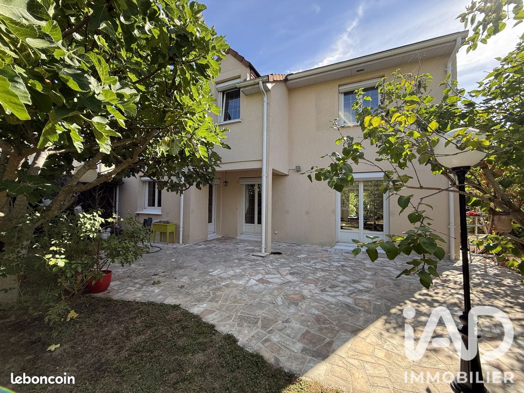 Maison 6 pièces 153 m² · à Santeny · 153 m² · 469 000 €