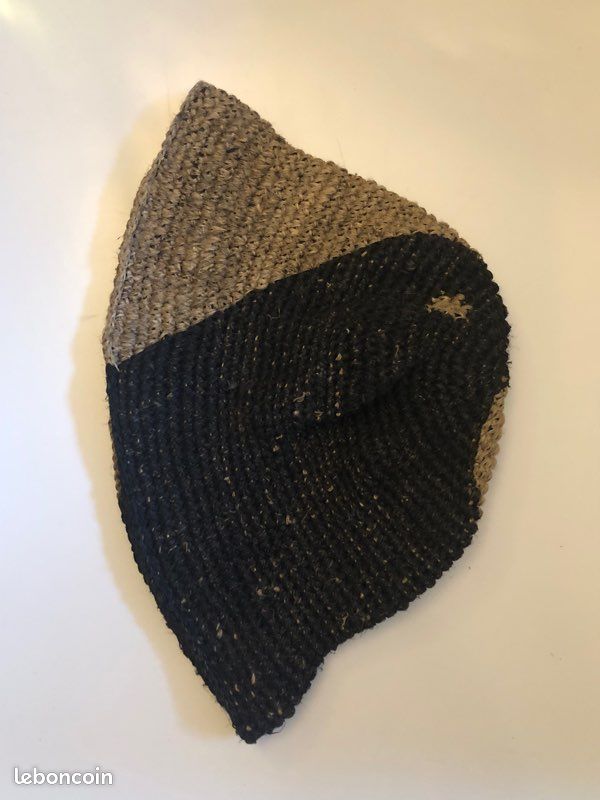 NEUFS 2 Chapeaux "Yin et yang" en fil de chanvre fait main (type bob) (image 6)