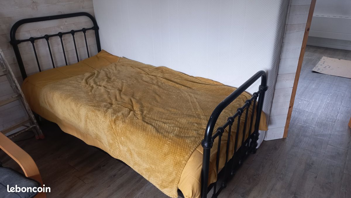 Lit métal noir + sommier + matelas (image 1)