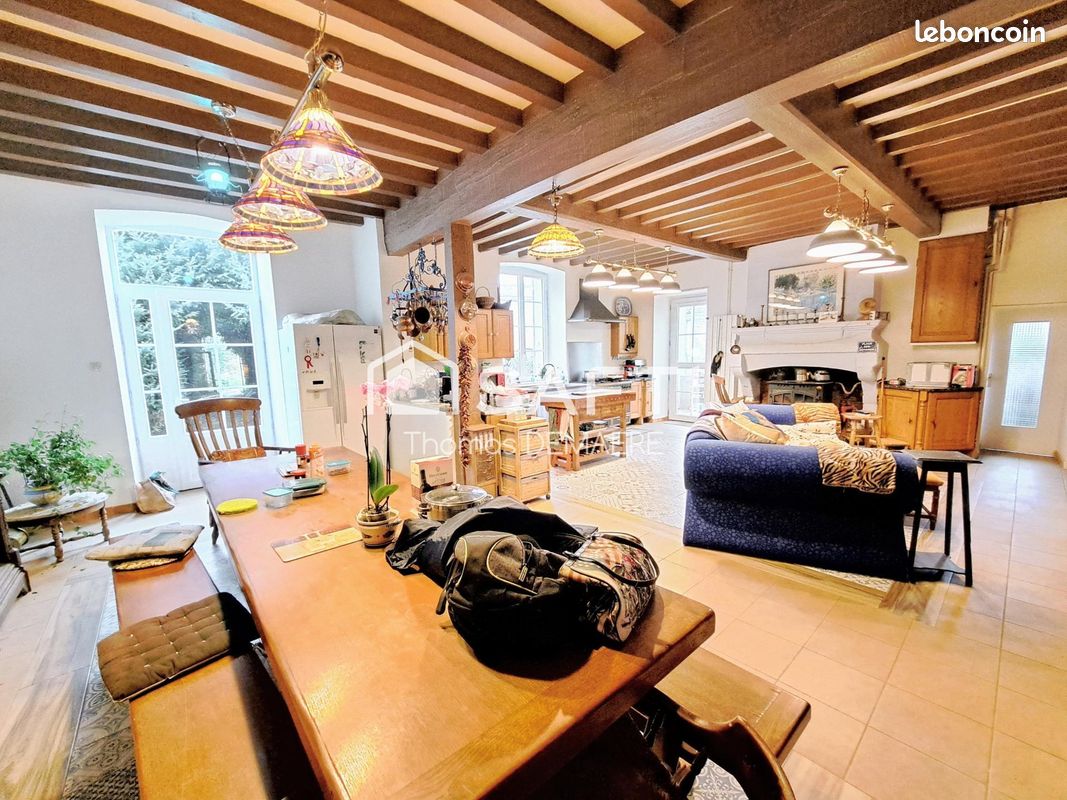 Maison 18 pièces 500 m² · à Bois · 500 m² · 779 000 €