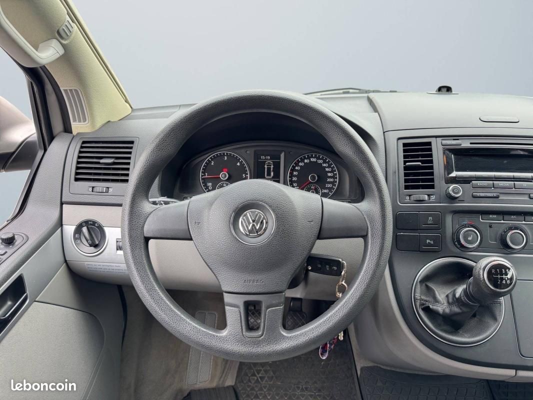 Volkswagen California 2.0 TDI 140 BVM6 – TOIT ÉLECTRIQUE CHAUFFAGE STATIONNAIRE CLIM 3 ZONES RADA... (image 12)