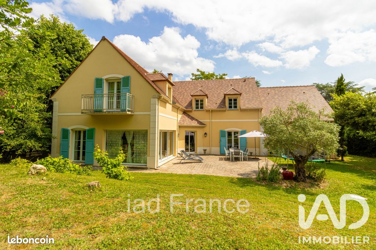 Maison 9 pièces 270 m² · à Maule · 270 m² · 899 000 €