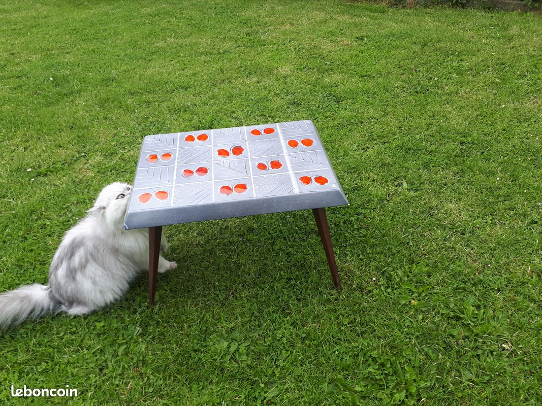PETITE TABLE ANNEES 60 émaillée, pieds fuseau, signée JD bout de canapé ou table basse (image 9)