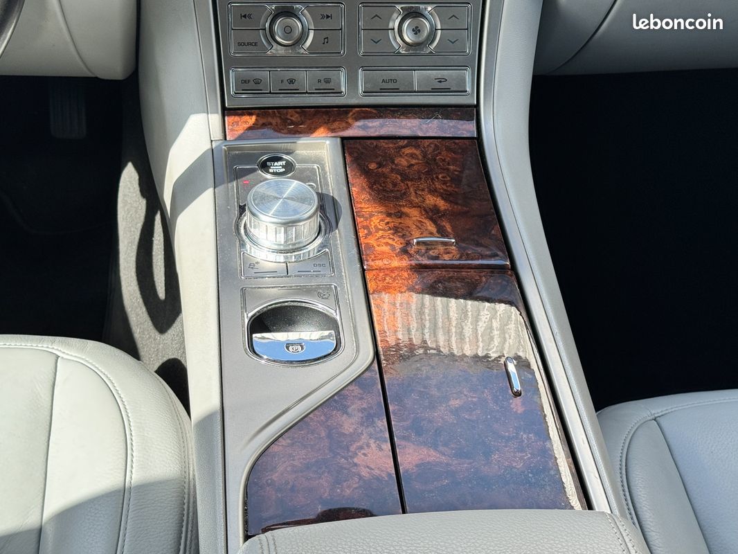 JAGUAR XF 2.7D Bi-Turbo Luxe - Historique complet (image 25)