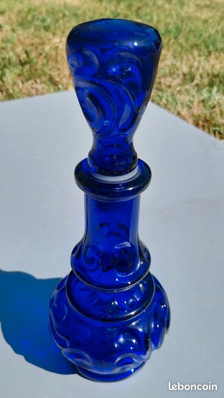Flacon de parfum ancien bleu cobalt (image 5)
