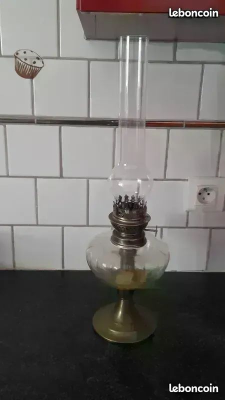 Lampes a pétrole ancienne en verre (image 1)