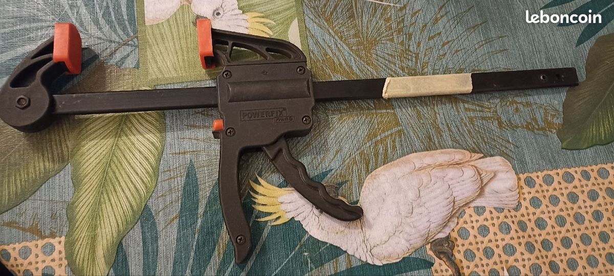 À vendre un serre-joint (image 1)
