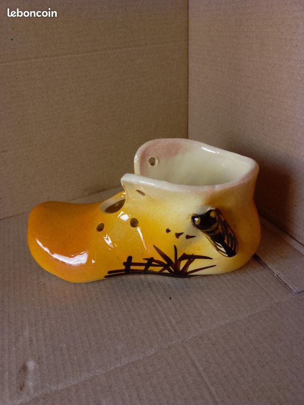Bibelot aux couleurs provençales : chaussure avec cigale (image 1)