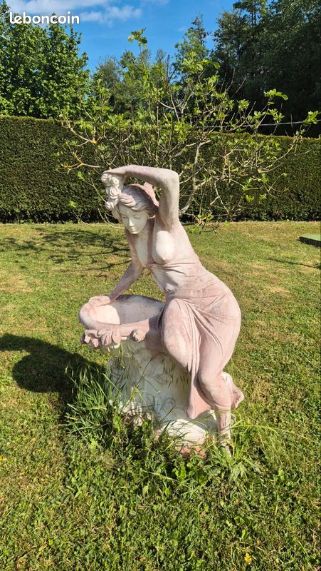 Statue (image 1)
