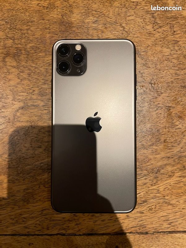 IPhone 11 pro max Gris sidéral / Noir 64 giga (image 1)