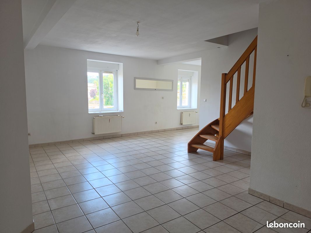Appartement 5 pièces 99 m² · à Dunières · 99 m² · 745 €/mois
