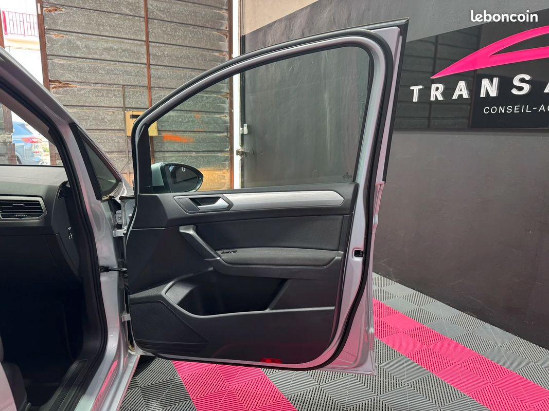 Volkswagen TOURAN 1.6 TDI 115cv DSG7 Confortline / Caméra de Recul / Régulateur de vitesse (image 46)