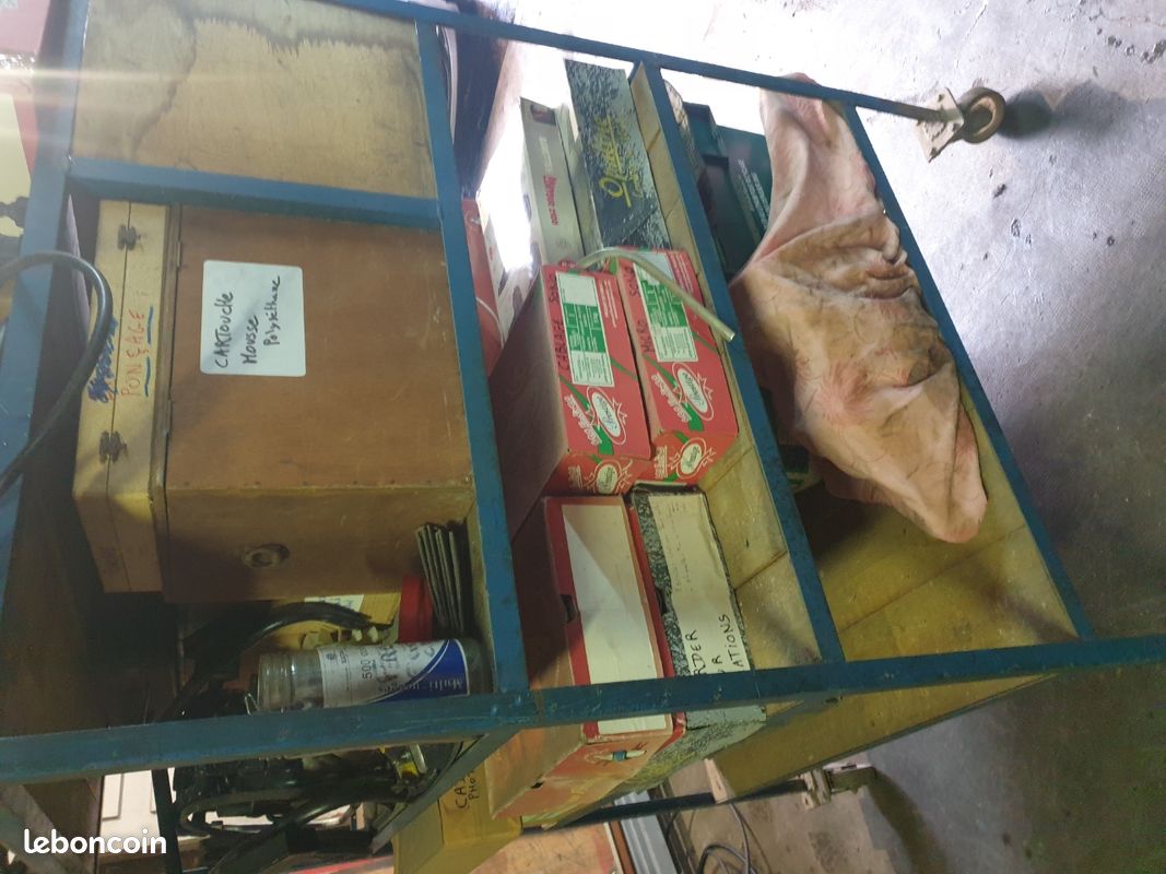 Vend illot etagere d'atelier 1m×1m h1,5m sur roulettes (image 1)