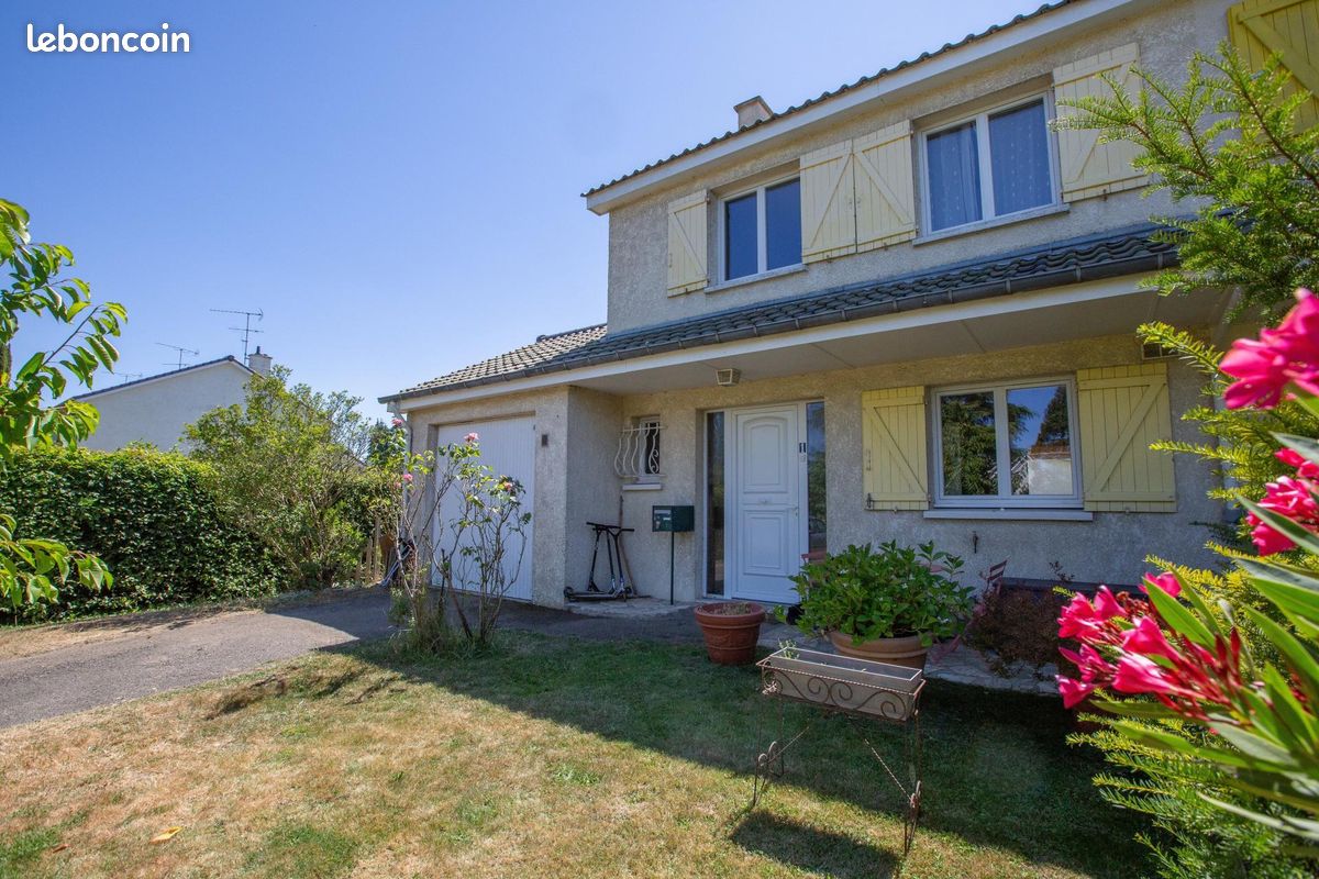Maison 5 pièces 118 m² · à Le Mesnil-Saint-Denis · 118 m² · 359 000 €