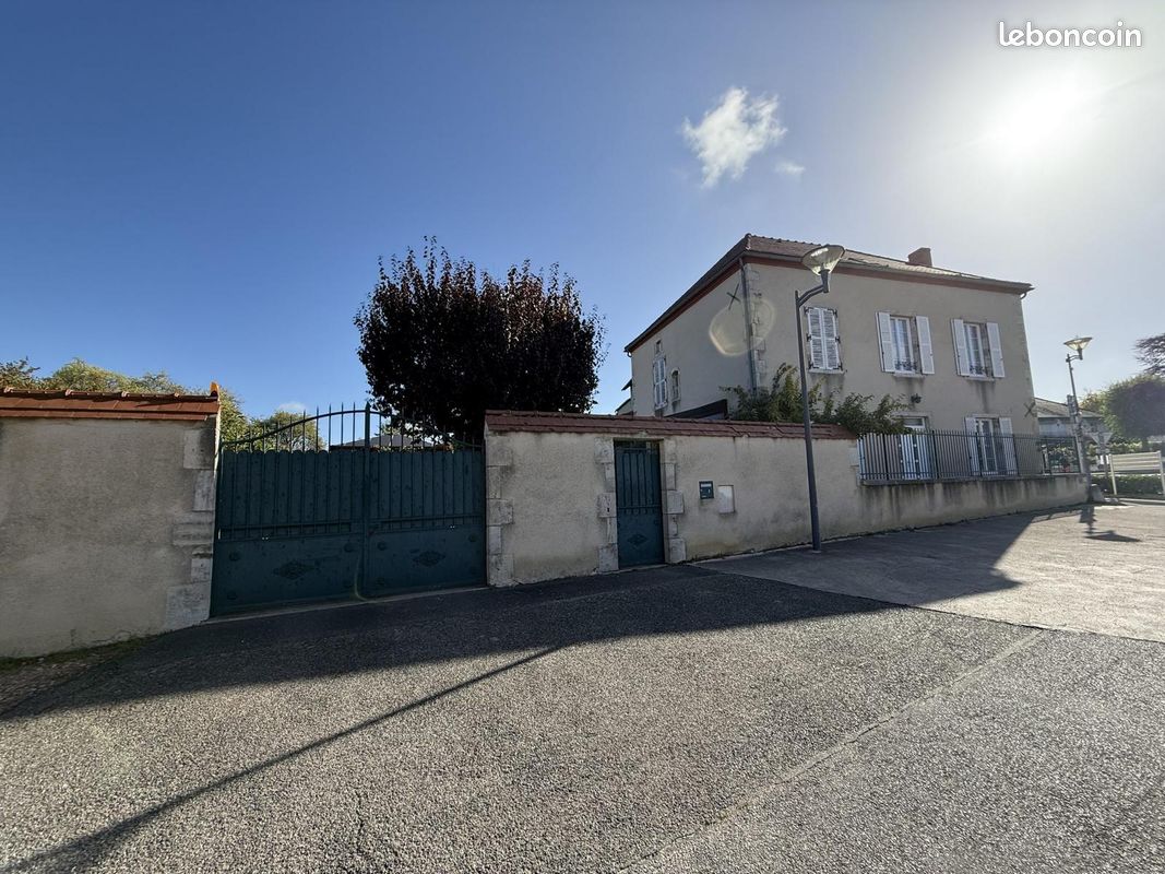 Maison 7 pièces 160 m² · à Escurolles · 160 m² · 275 000 €