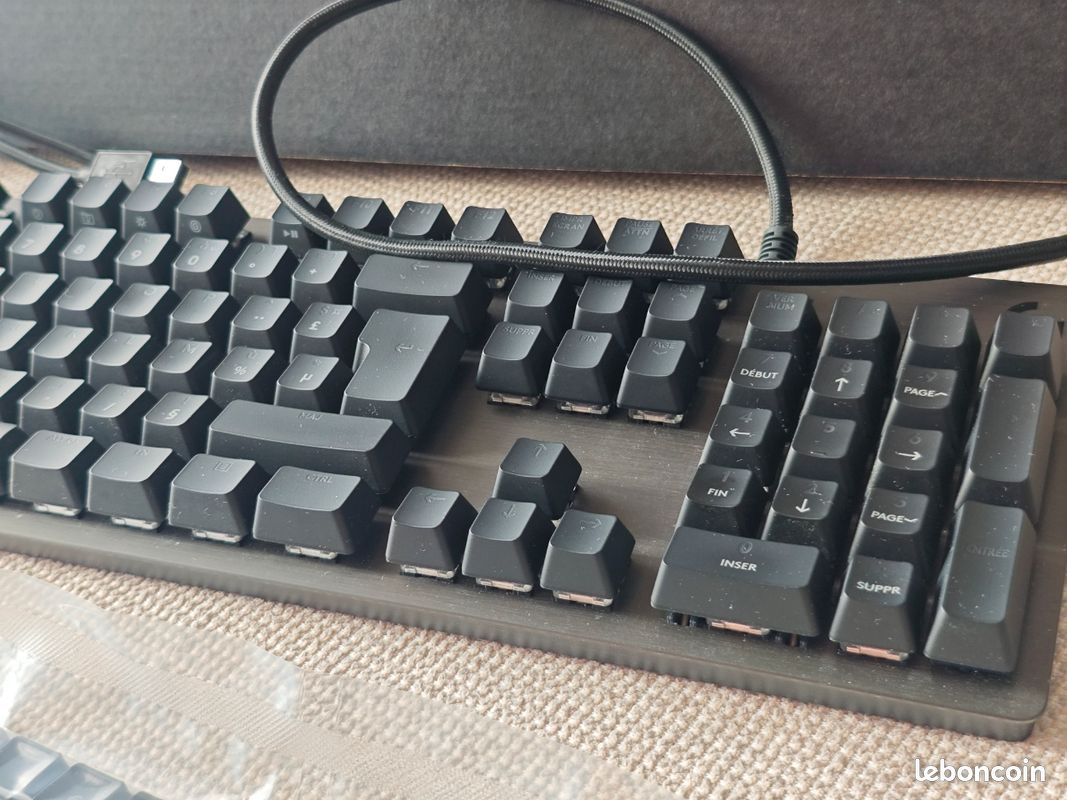 Clavier Mécanique Logitech G513 Carbon - AZERTY Français - Avec Accessoires