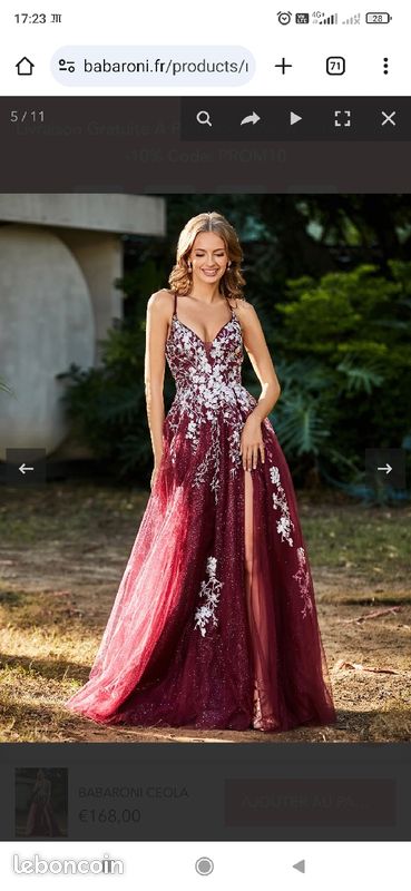 Robe de A-ligne en Tulle à Lacet et Col en V Bordeaux de chez Babaroni (image 2)