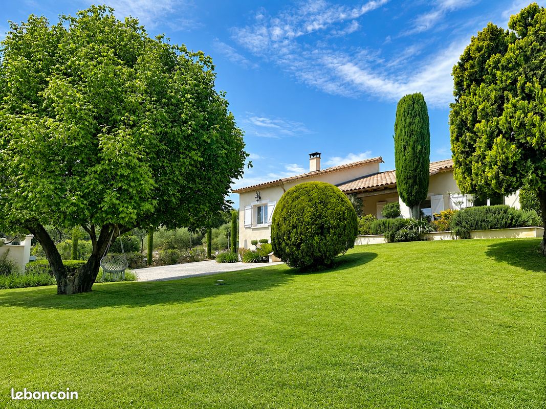Maison 5 pièces 140 m² · à Saint-Privat-des-Vieux · 140 m² · 449 000 €