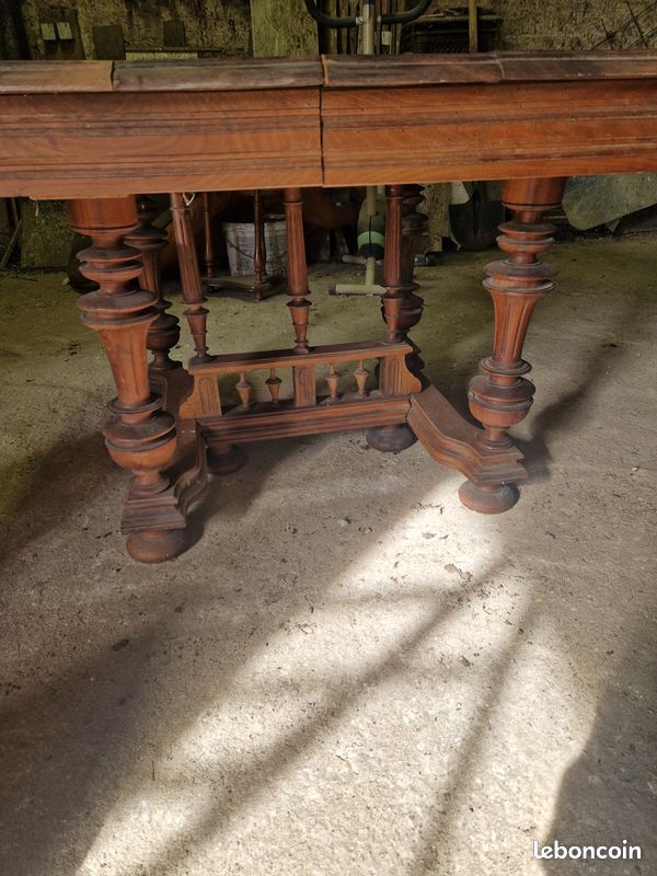 Table en noyer (image 2)