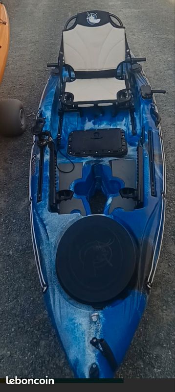 Kayak galaxy (image 1)