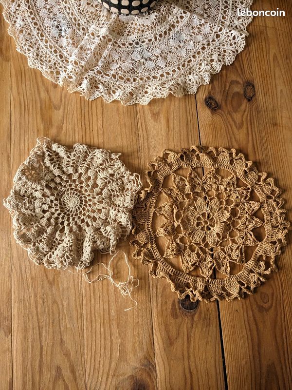 Napperons marrons (image 1)