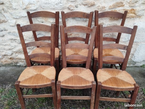 Table de ferme ancienne et 8 chaises en paille Table de ferme ancienne et 8 chaises en paille