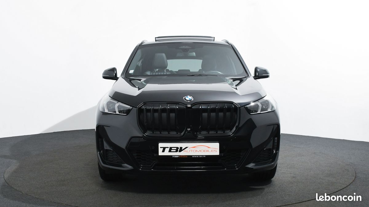 Bmw X1 U11 XDRIVE 23D 197 CV TYPE M SPORT HUD GPS CARPLAY BLACK PANEL VIRTUAL COCKPIT TOIT PANORAMIQUE OUVRANT HIFI HARMAN KARDON KEYLESS ATTELAGE ELECTRIQUE HAYON ELECTRIQUE CAMERA 360 (image 2)