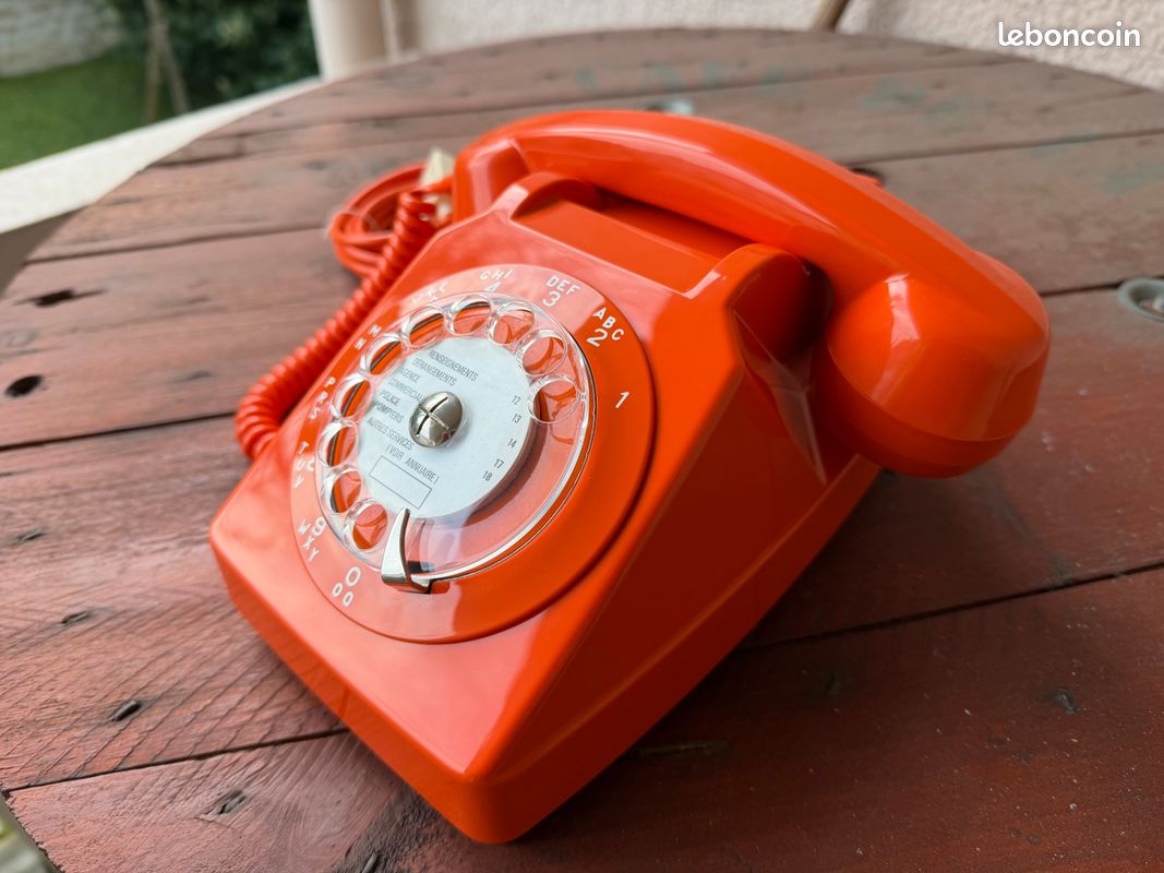 Ancien Téléphone S63 à Cadran - Bon état, Pièce De Collection Rétro