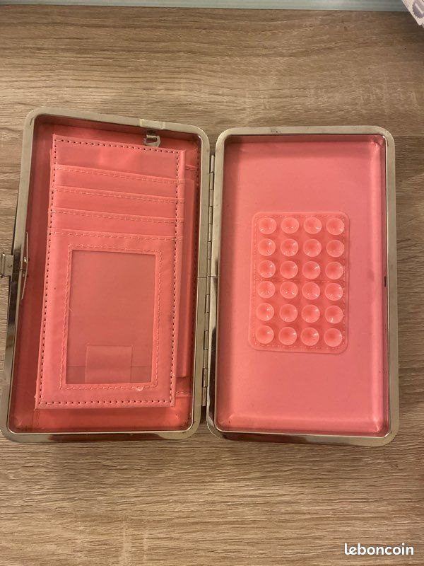 Portefeuille et téléphone (image 3)