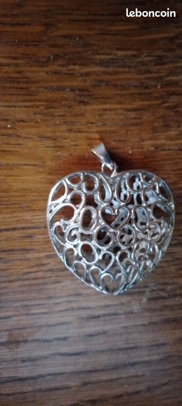 Pendentif Cœur En Métal - Jolie Broche Ou Bijou Ancien - Occasion