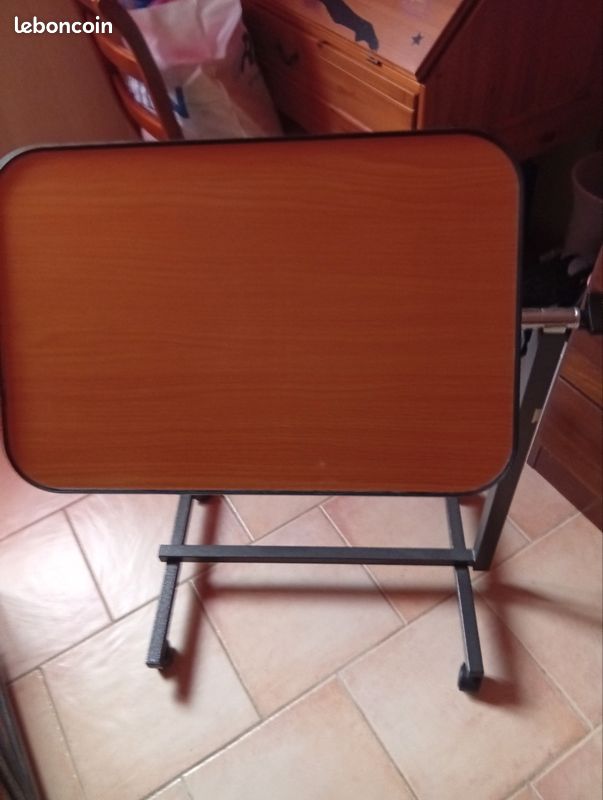 Vends table sur roulettes (image 3)