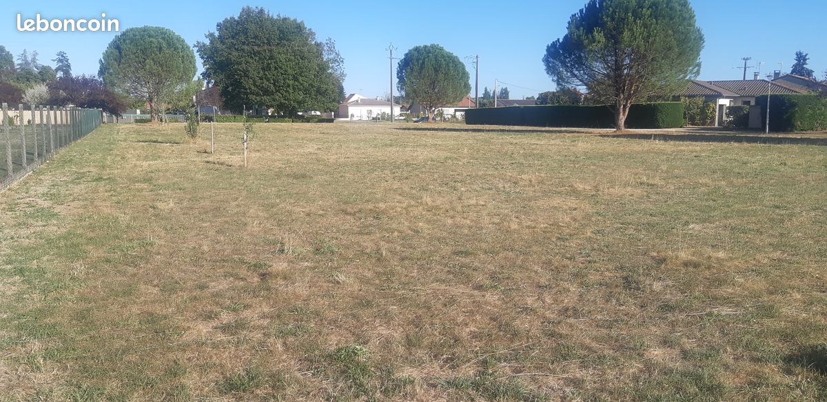 2 Terrains · à Saint-Médard-de-Mussidan · 29 400 €