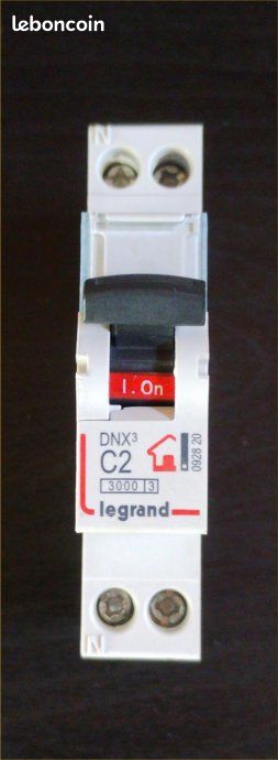 Disjoncteurs monophasés DNX3 4500 - 6 KA - courbe C - Auto/Vis
