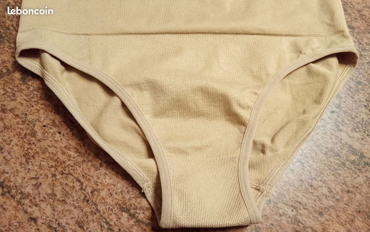 Culotte gainante invisible taille M ou 38 NEUVE Vêtements