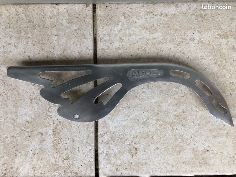 Carter De Chaîne Pour Vélo Ancien En Fer Peint - Chain Cover Vintage - Occasion