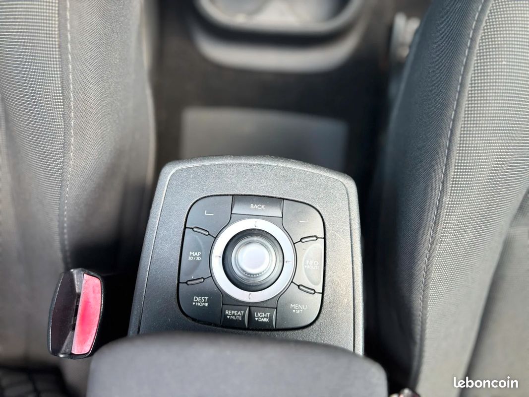 RENAULT SCENIC III dCi 130 FAP Energy eco2 15th - 4 PNEUS NEUFS - MOTEUR À CHAINE - TOIT OUVRANT (image 27)