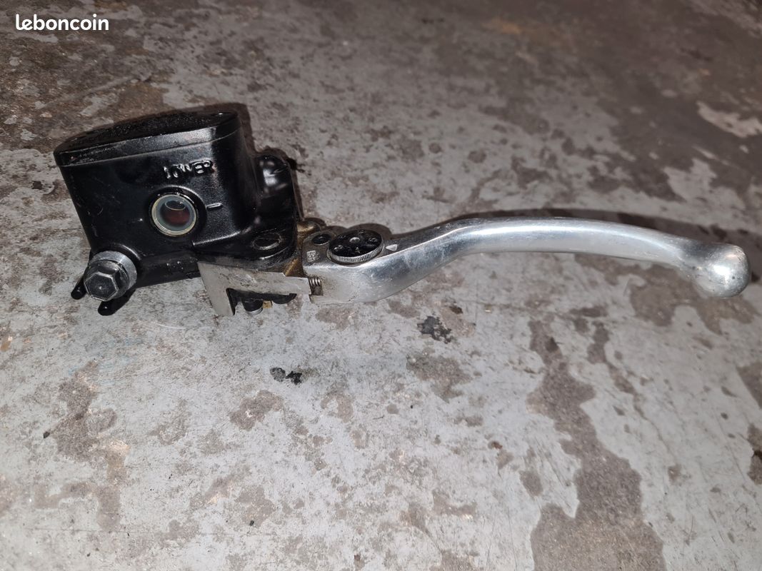 Maitre cylindre et levier de
frein gauche Yamaha Tmax 530
Dx Sx (image 1)
