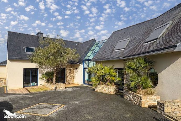 Maison 9 pièces 258 m²
