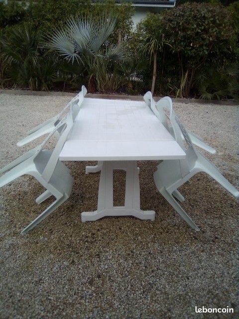Table et chaise (image 1)