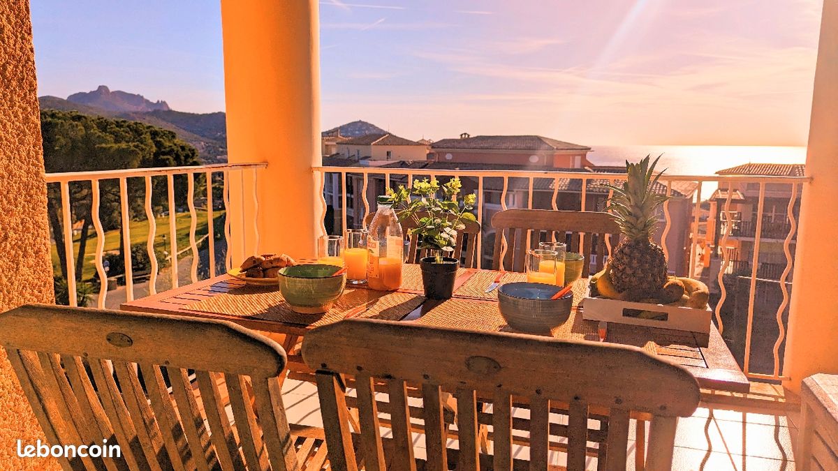 St raphaël cap estérel apt belle vue mer rénové piscines dont 1