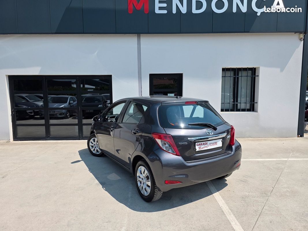 Toyota Yaris — 1.33 VVT-i 100 ch Life Boîte automatique (image 3)