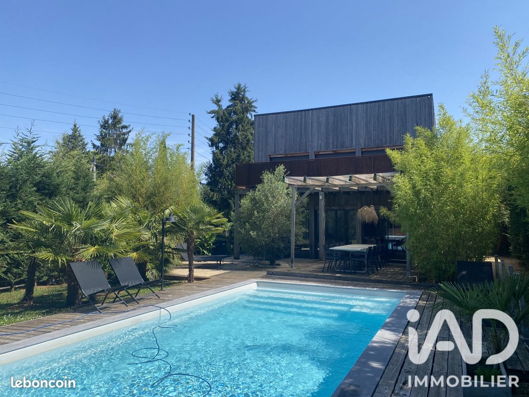 Maison 8 pièces 183 m² · à Sarlat-la-Canéda · 183 m² · 549 000 €