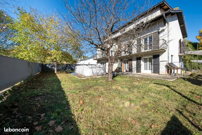 Maison 11 pièces 250 m²