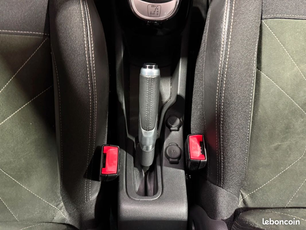 DS DS 3 1.2 110 cv Sport Chic / BOITE AUTOMATIQUE / DISTRIBUTION OK / SIÈGES CHAUFFANTS / BLUETOOTH (image 30)