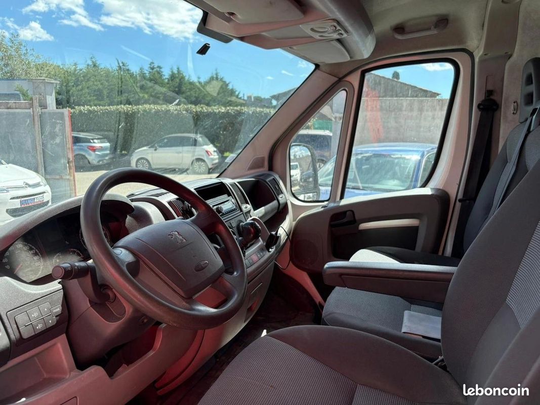 Peugeot Boxer 2.2L HDI 101 CHEV DIESEL - ÉNORMEMENT DE RANGEMENTS | RÉVISÉE-GARANTIE DE 12 MOIS (image 15)