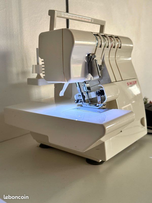 Surjeteuse Singer 14SH644 Ultralock 4 fils avec pédale (image 3)