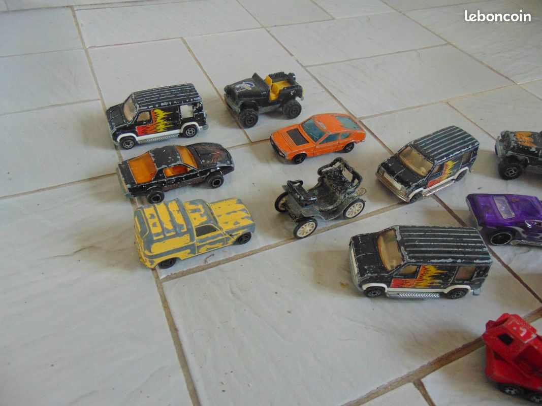 Lot de petite voiture n 2 (image 1)