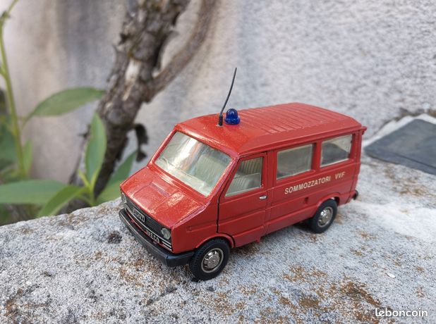 Miniature Old Cars 1/43 - Fiat Iveco Daily Van Pompiers (Sommozzatori) - Bon état, Sans Boîte