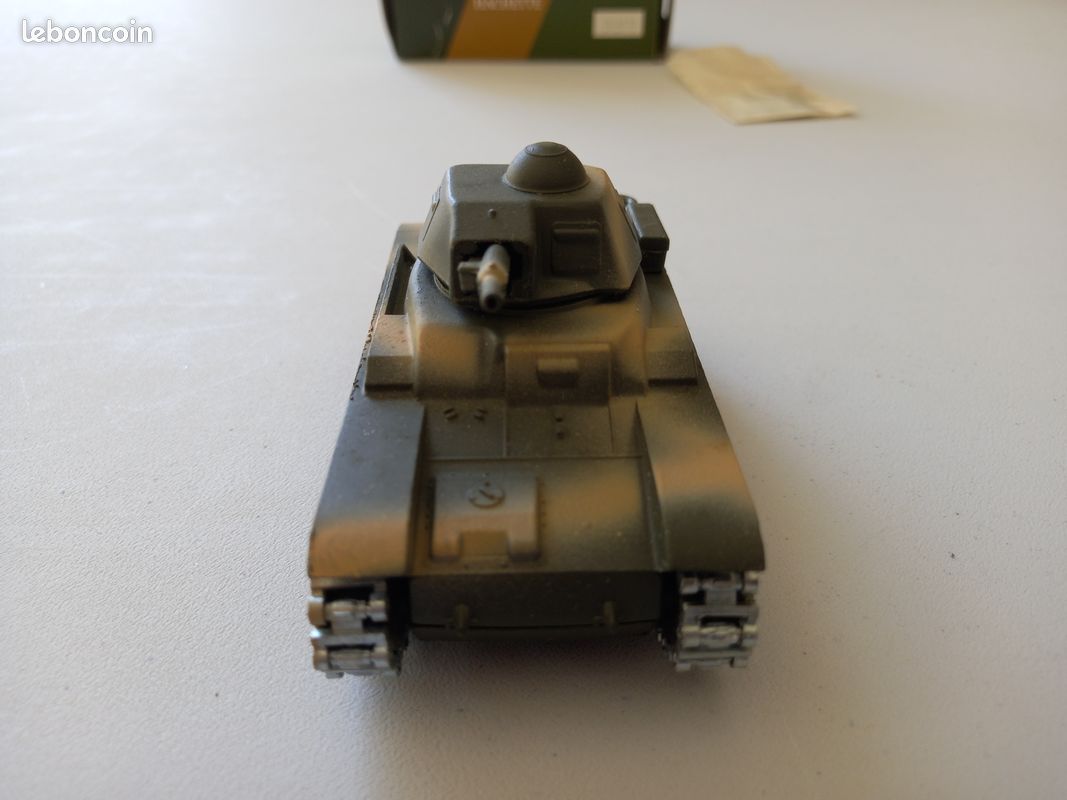 RENAULT R35 CHAR LEGER FRANCAIS 1940 MASTER FIGHTER 1/48 MF48596R35